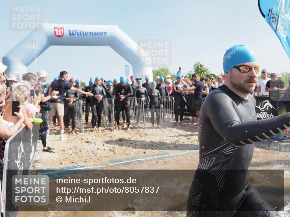 22.06.2025 - Viking Triathlon MichiJ http://msf.ph/oto/8057837 22.06.2025 10:00:47 Schwimmen 8, 9, 132, 145, 184, 200, 258, 289, 301, 306, 352, 368, 414, 491, 526, 612, 613, 616, 630, 652 meine-sportfotos.de