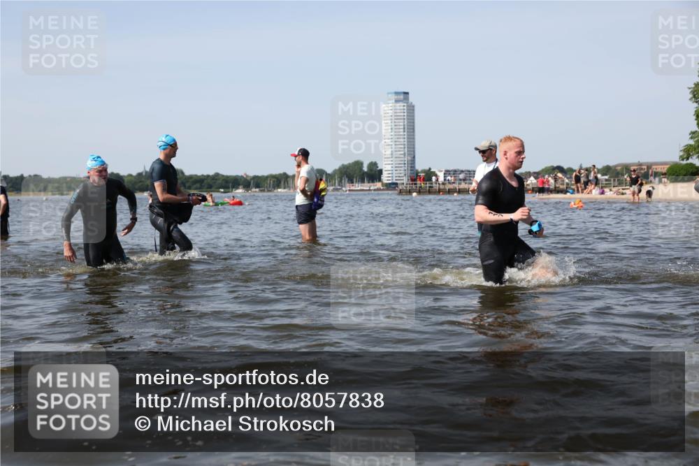 22.06.2025 - Viking Triathlon Michael Strokosch http://msf.ph/oto/8057838 22.06.2025 10:39:31 Schwimmen 25, 83, 86, 93, 117, 138, 150, 195, 238, 244, 298, 324, 337, 474, 529 meine-sportfotos.de