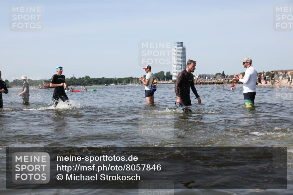 22.06.2025 - Viking Triathlon Michael Strokosch http://msf.ph/oto/8057846 22.06.2025 10:37:18 Schwimmen 34, 172, 180, 233, 253, 312, 316, 344, 370, 383, 454, 513, 649 meine-sportfotos.de