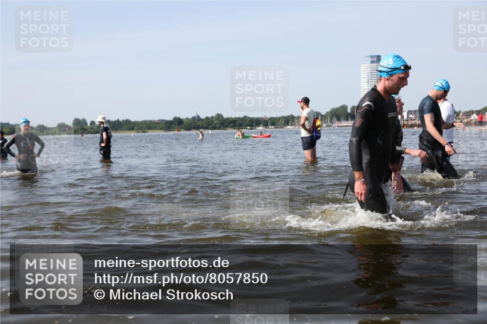 22.06.2025 - Viking Triathlon Michael Strokosch http://msf.ph/oto/8057850 22.06.2025 10:39:34 Schwimmen 25, 29, 86, 93, 117, 138, 150, 195, 244, 298, 324, 337, 474, 529 meine-sportfotos.de