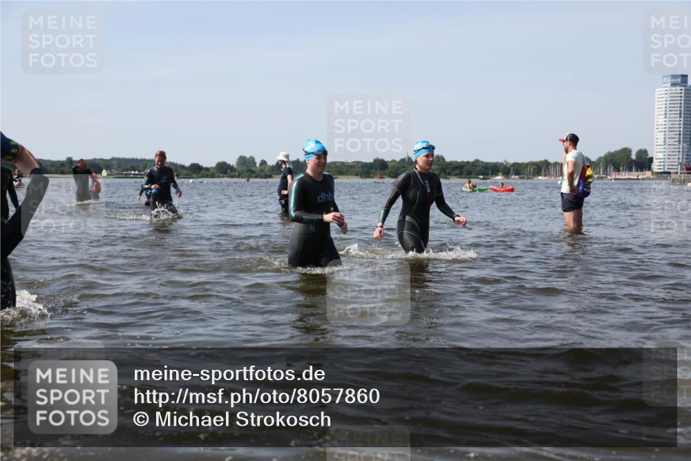 22.06.2025 - Viking Triathlon Michael Strokosch http://msf.ph/oto/8057860 22.06.2025 10:39:38 Schwimmen 25, 29, 86, 93, 117, 138, 150, 244, 298, 337, 423, 529 meine-sportfotos.de