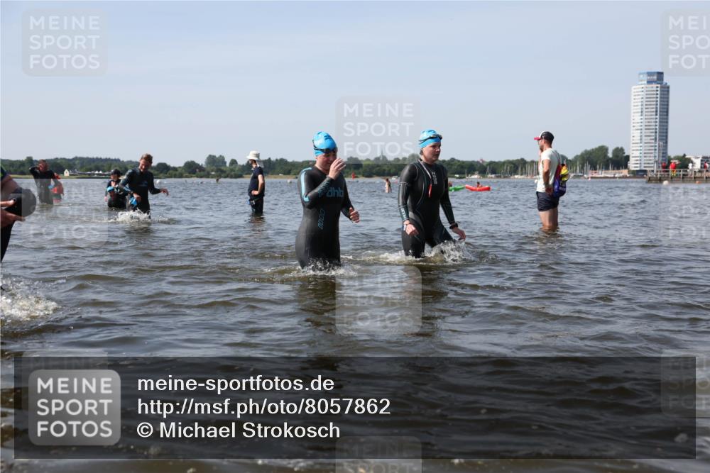 22.06.2025 - Viking Triathlon Michael Strokosch http://msf.ph/oto/8057862 22.06.2025 10:39:38 Schwimmen 25, 29, 86, 93, 117, 138, 150, 244, 298, 337, 423, 529 meine-sportfotos.de