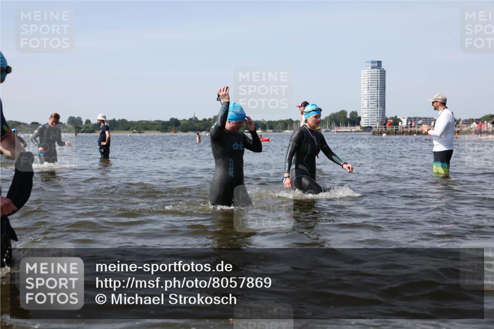 22.06.2025 - Viking Triathlon Michael Strokosch http://msf.ph/oto/8057869 22.06.2025 10:39:39 Schwimmen 25, 29, 86, 93, 117, 138, 150, 244, 337, 423, 529 meine-sportfotos.de