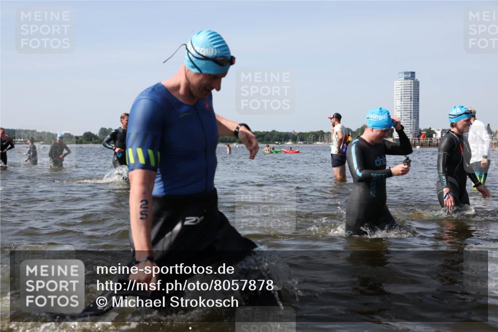 22.06.2025 - Viking Triathlon Michael Strokosch http://msf.ph/oto/8057878 22.06.2025 10:39:40 Schwimmen 25, 29, 86, 93, 117, 138, 150, 244, 337, 423, 518, 529 meine-sportfotos.de
