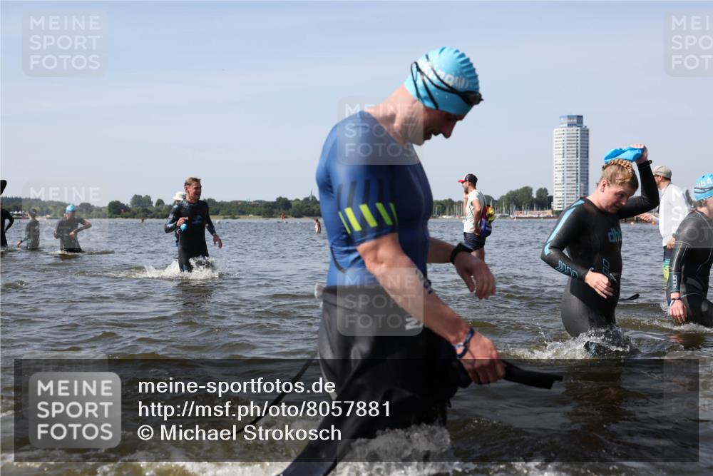 22.06.2025 - Viking Triathlon Michael Strokosch http://msf.ph/oto/8057881 22.06.2025 10:39:40 Schwimmen 25, 29, 86, 93, 117, 138, 150, 244, 337, 423, 518, 529 meine-sportfotos.de