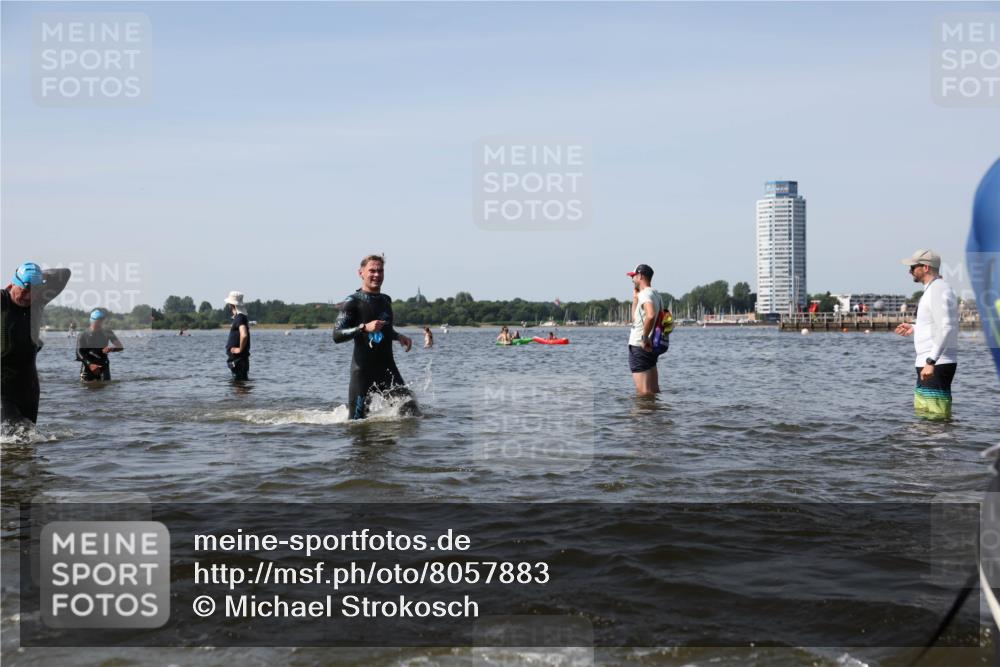 22.06.2025 - Viking Triathlon Michael Strokosch http://msf.ph/oto/8057883 22.06.2025 10:39:41 Schwimmen 25, 29, 86, 93, 138, 150, 244, 337, 423, 518, 529 meine-sportfotos.de