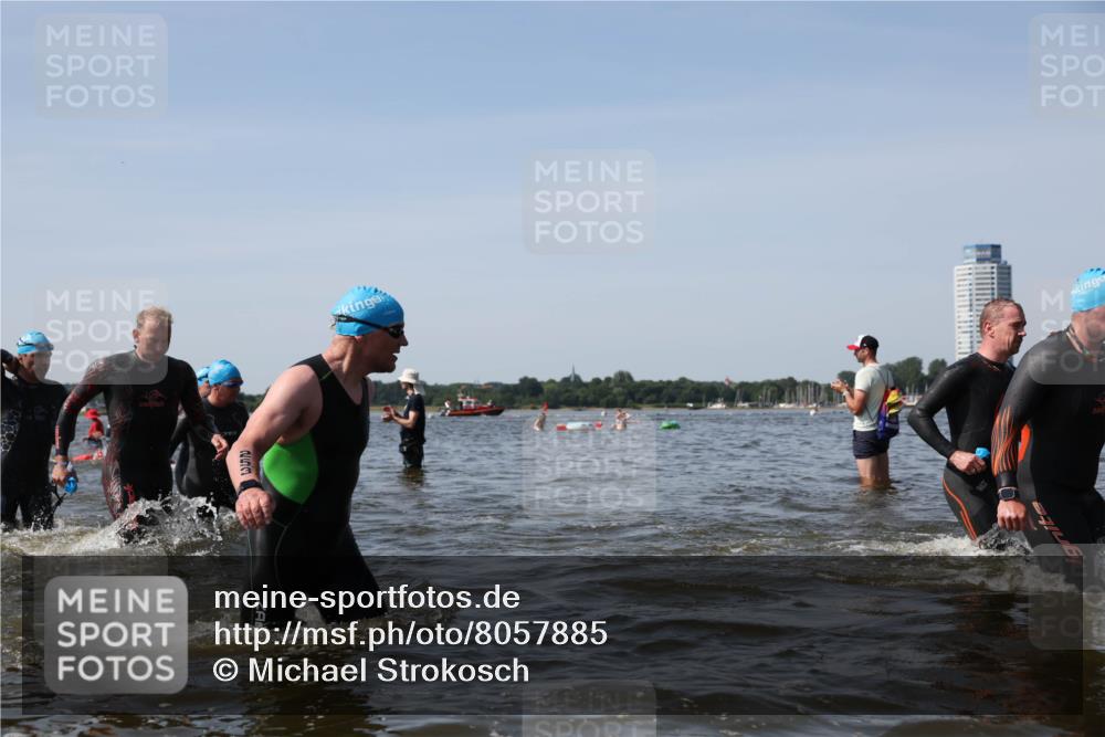 22.06.2025 - Viking Triathlon Michael Strokosch http://msf.ph/oto/8057885 22.06.2025 10:37:23 Schwimmen 21, 34, 131, 172, 180, 187, 233, 253, 312, 316, 344, 370, 383, 454, 456, 649 meine-sportfotos.de