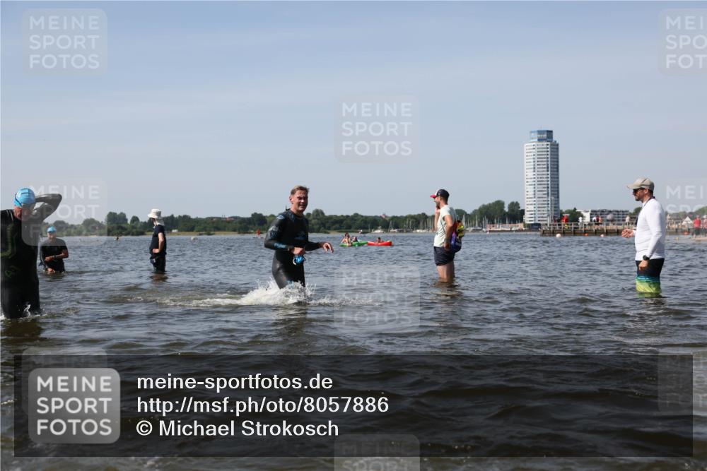 22.06.2025 - Viking Triathlon Michael Strokosch http://msf.ph/oto/8057886 22.06.2025 10:39:41 Schwimmen 25, 29, 86, 93, 138, 150, 244, 337, 423, 518, 529 meine-sportfotos.de