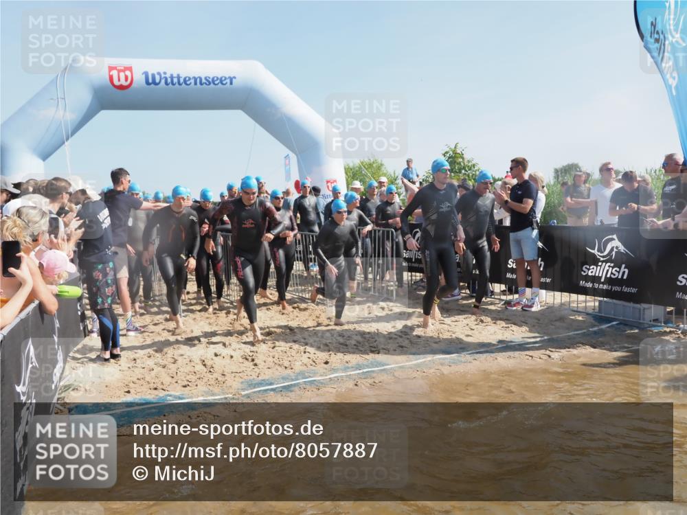 22.06.2025 - Viking Triathlon MichiJ http://msf.ph/oto/8057887 22.06.2025 10:01:00 Schwimmen 12, 50, 63, 90, 113, 124, 236, 243, 294, 300, 347, 350, 384, 458, 658 meine-sportfotos.de