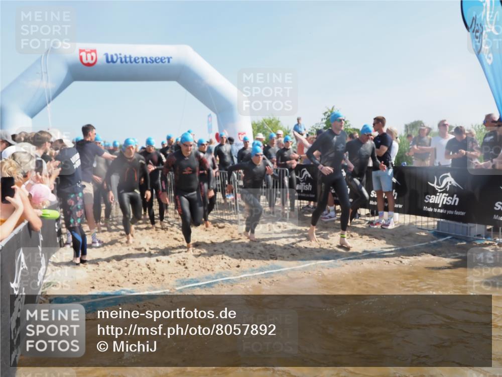 22.06.2025 - Viking Triathlon MichiJ http://msf.ph/oto/8057892 22.06.2025 10:01:00 Schwimmen 12, 50, 63, 90, 113, 124, 236, 243, 294, 300, 347, 350, 384, 458, 658 meine-sportfotos.de