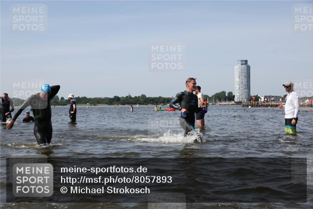 22.06.2025 - Viking Triathlon Michael Strokosch http://msf.ph/oto/8057893 22.06.2025 10:39:42 Schwimmen 25, 29, 86, 93, 138, 244, 337, 423, 437, 518, 529 meine-sportfotos.de