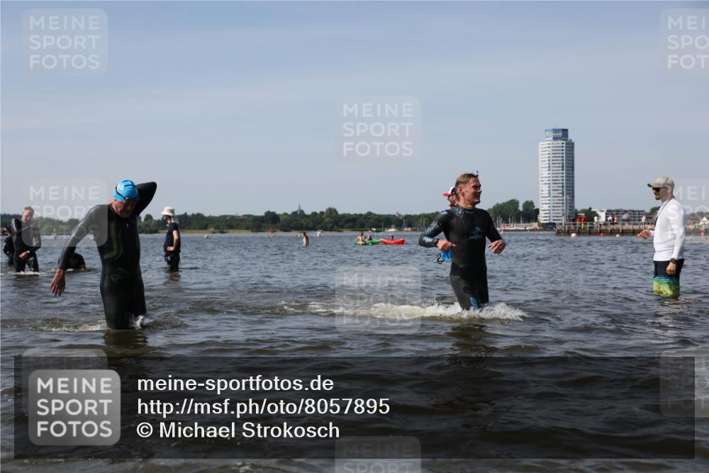 22.06.2025 - Viking Triathlon Michael Strokosch http://msf.ph/oto/8057895 22.06.2025 10:39:43 Schwimmen 25, 29, 86, 93, 138, 244, 337, 423, 437, 518, 529 meine-sportfotos.de
