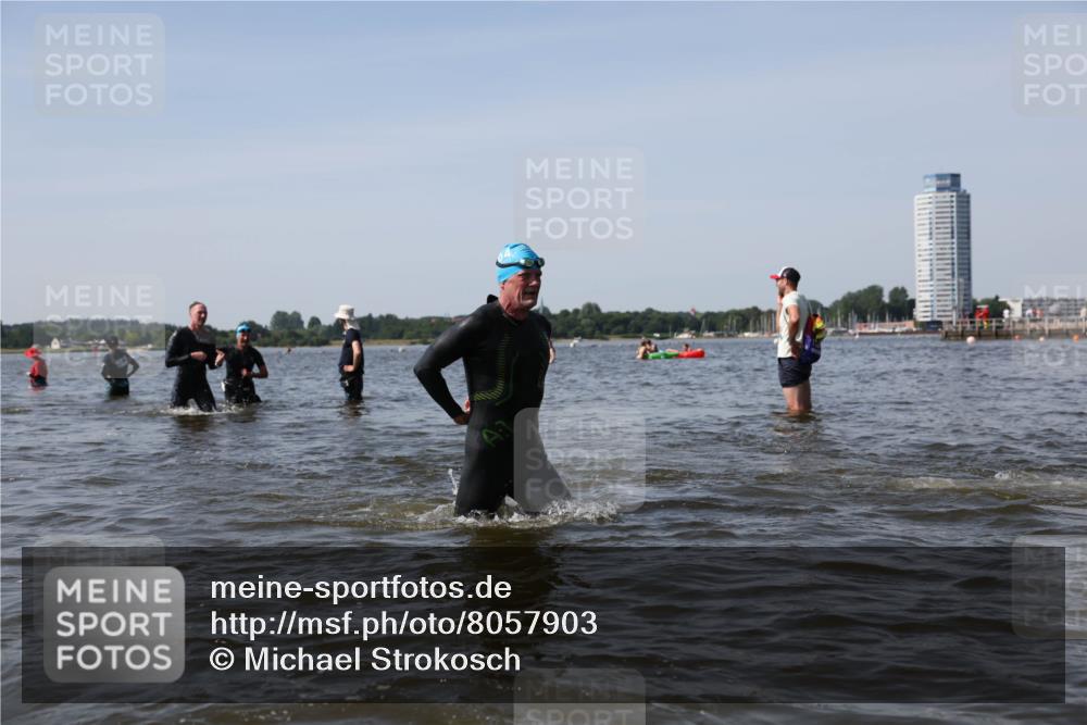 22.06.2025 - Viking Triathlon Michael Strokosch http://msf.ph/oto/8057903 22.06.2025 10:39:44 Schwimmen 25, 29, 86, 138, 244, 337, 423, 437, 518, 529 meine-sportfotos.de