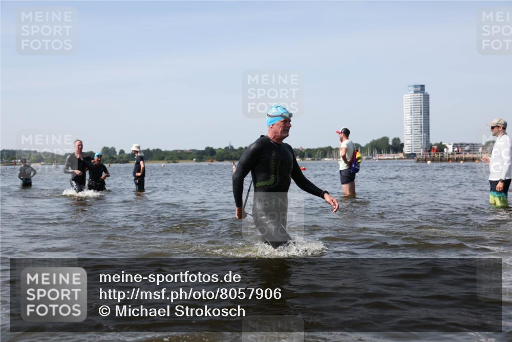 22.06.2025 - Viking Triathlon Michael Strokosch http://msf.ph/oto/8057906 22.06.2025 10:39:45 Schwimmen 25, 29, 86, 138, 244, 423, 437, 518, 529 meine-sportfotos.de