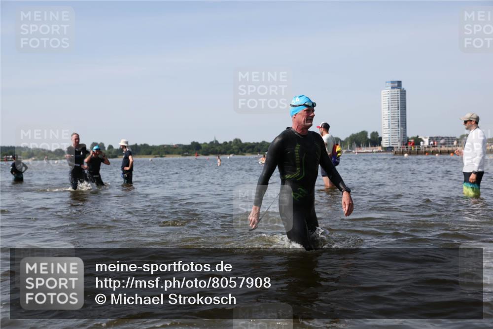 22.06.2025 - Viking Triathlon Michael Strokosch http://msf.ph/oto/8057908 22.06.2025 10:39:45 Schwimmen 25, 29, 86, 138, 244, 423, 437, 518, 529 meine-sportfotos.de