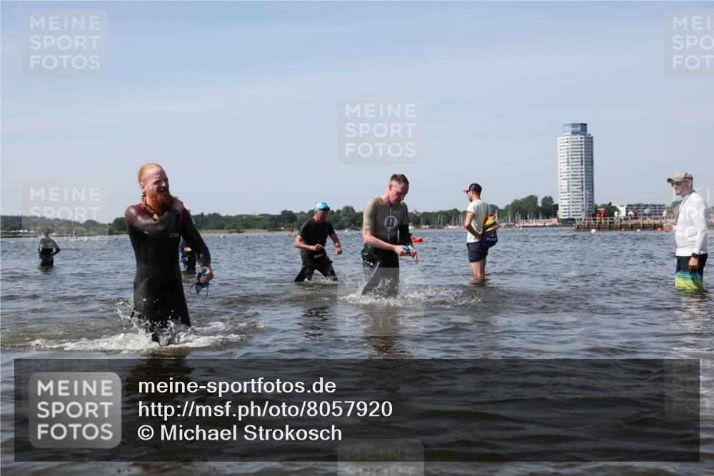 22.06.2025 - Viking Triathlon Michael Strokosch http://msf.ph/oto/8057920 22.06.2025 10:39:50 Schwimmen 25, 29, 86, 244, 283, 423, 437, 518 meine-sportfotos.de