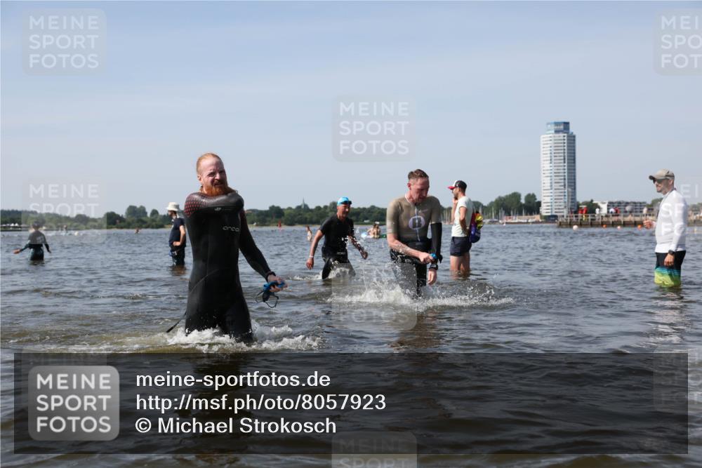 22.06.2025 - Viking Triathlon Michael Strokosch http://msf.ph/oto/8057923 22.06.2025 10:39:50 Schwimmen 25, 29, 86, 244, 283, 423, 437, 518 meine-sportfotos.de
