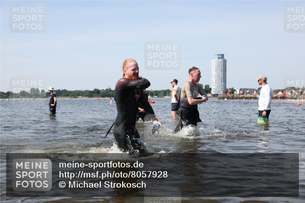 22.06.2025 - Viking Triathlon Michael Strokosch http://msf.ph/oto/8057928 22.06.2025 10:39:51 Schwimmen 25, 29, 244, 283, 423, 437, 518 meine-sportfotos.de