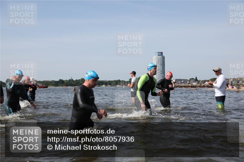22.06.2025 - Viking Triathlon Michael Strokosch http://msf.ph/oto/8057936 22.06.2025 10:37:34 Schwimmen 21, 34, 131, 141, 163, 177, 180, 187, 245, 253, 312, 316, 344, 456, 506, 614, 639, 645 meine-sportfotos.de