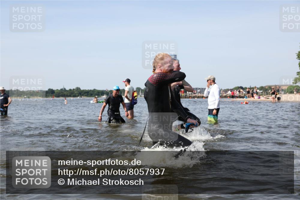22.06.2025 - Viking Triathlon Michael Strokosch http://msf.ph/oto/8057937 22.06.2025 10:39:52 Schwimmen 29, 283, 423, 437, 518 meine-sportfotos.de