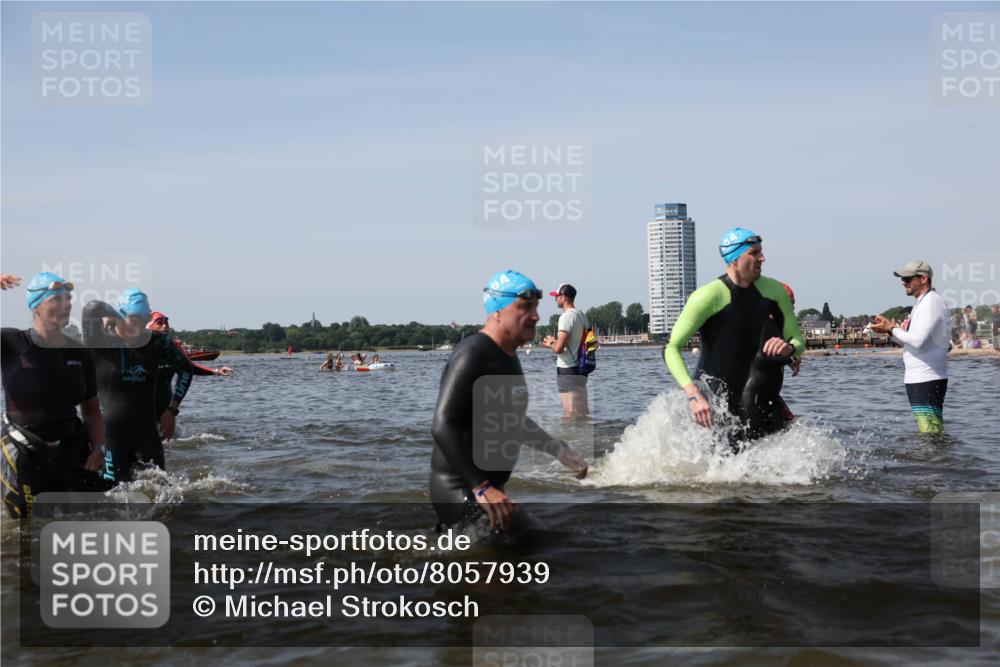22.06.2025 - Viking Triathlon Michael Strokosch http://msf.ph/oto/8057939 22.06.2025 10:37:35 Schwimmen 21, 131, 141, 163, 177, 180, 187, 245, 253, 312, 316, 344, 411, 456, 506, 614, 639, 645 meine-sportfotos.de