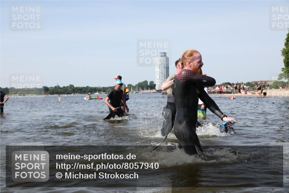 22.06.2025 - Viking Triathlon Michael Strokosch http://msf.ph/oto/8057940 22.06.2025 10:39:52 Schwimmen 29, 283, 423, 437, 518 meine-sportfotos.de