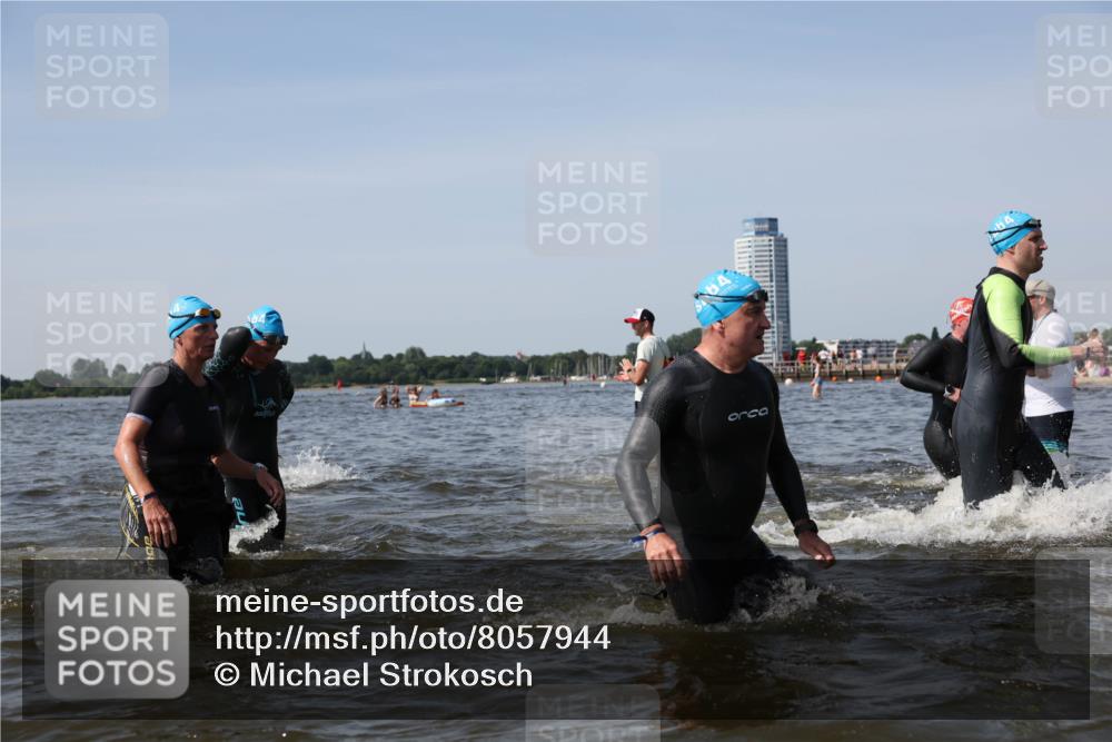 22.06.2025 - Viking Triathlon Michael Strokosch http://msf.ph/oto/8057944 22.06.2025 10:37:35 Schwimmen 21, 131, 141, 163, 177, 180, 187, 245, 253, 312, 316, 344, 411, 456, 506, 614, 639, 645 meine-sportfotos.de