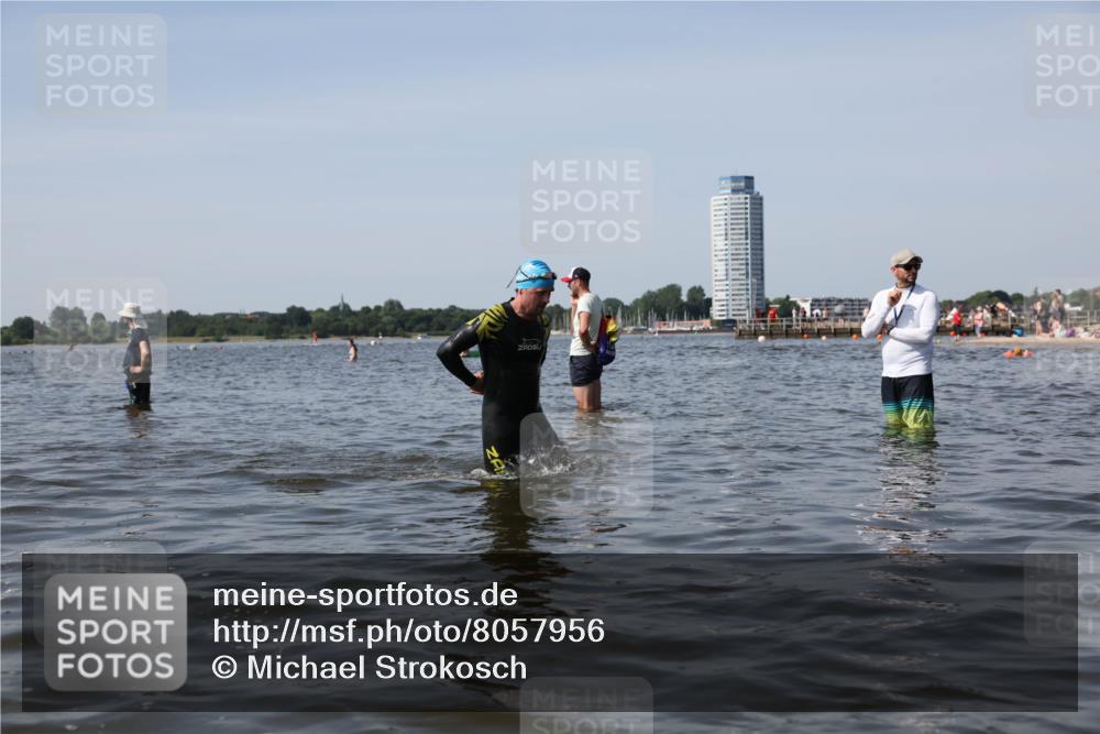 22.06.2025 - Viking Triathlon Michael Strokosch http://msf.ph/oto/8057956 22.06.2025 10:40:02 Schwimmen 248, 283, 437, 538 meine-sportfotos.de