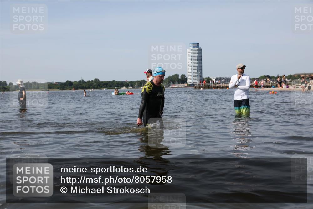 22.06.2025 - Viking Triathlon Michael Strokosch http://msf.ph/oto/8057958 22.06.2025 10:40:03 Schwimmen 248, 283, 437, 538 meine-sportfotos.de