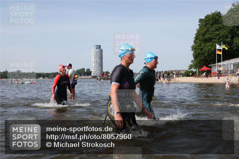 22.06.2025 - Viking Triathlon Michael Strokosch http://msf.ph/oto/8057960 22.06.2025 10:37:38 Schwimmen 21, 131, 141, 163, 177, 180, 187, 245, 396, 411, 433, 456, 506, 614, 619, 639, 645 meine-sportfotos.de