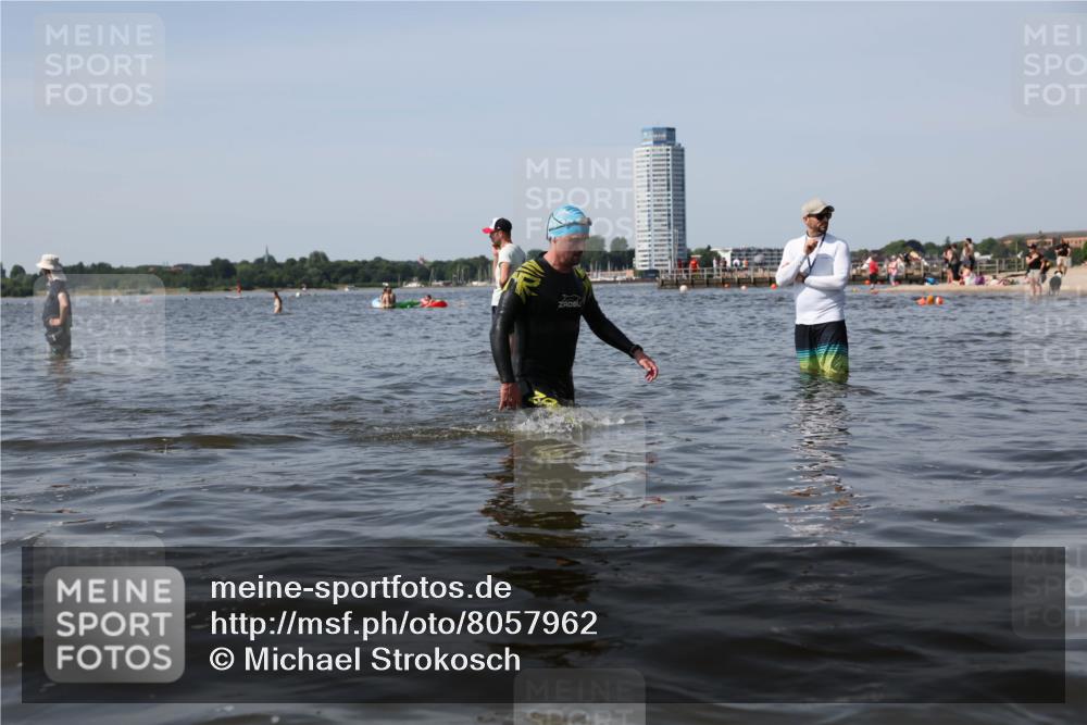 22.06.2025 - Viking Triathlon Michael Strokosch http://msf.ph/oto/8057962 22.06.2025 10:40:03 Schwimmen 248, 283, 437, 538 meine-sportfotos.de