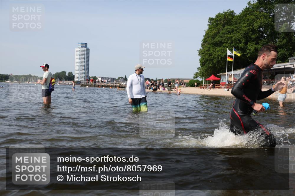 22.06.2025 - Viking Triathlon Michael Strokosch http://msf.ph/oto/8057969 22.06.2025 10:37:42 Schwimmen 21, 141, 163, 177, 187, 245, 396, 411, 433, 456, 506, 614, 619, 639, 645 meine-sportfotos.de