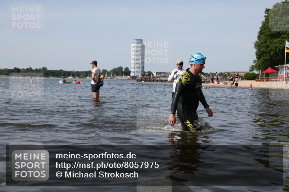 22.06.2025 - Viking Triathlon Michael Strokosch http://msf.ph/oto/8057975 22.06.2025 10:40:04 Schwimmen 248, 283, 538 meine-sportfotos.de
