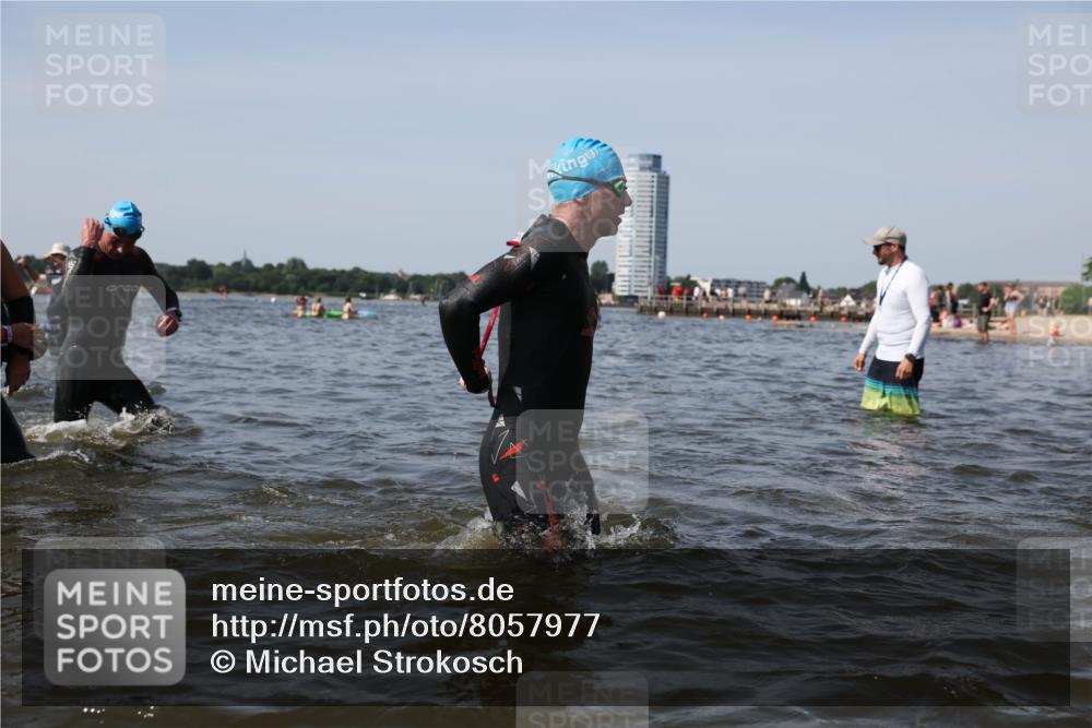 22.06.2025 - Viking Triathlon Michael Strokosch http://msf.ph/oto/8057977 22.06.2025 10:37:43 Schwimmen 21, 141, 163, 177, 187, 245, 396, 411, 433, 506, 614, 619, 639, 645 meine-sportfotos.de