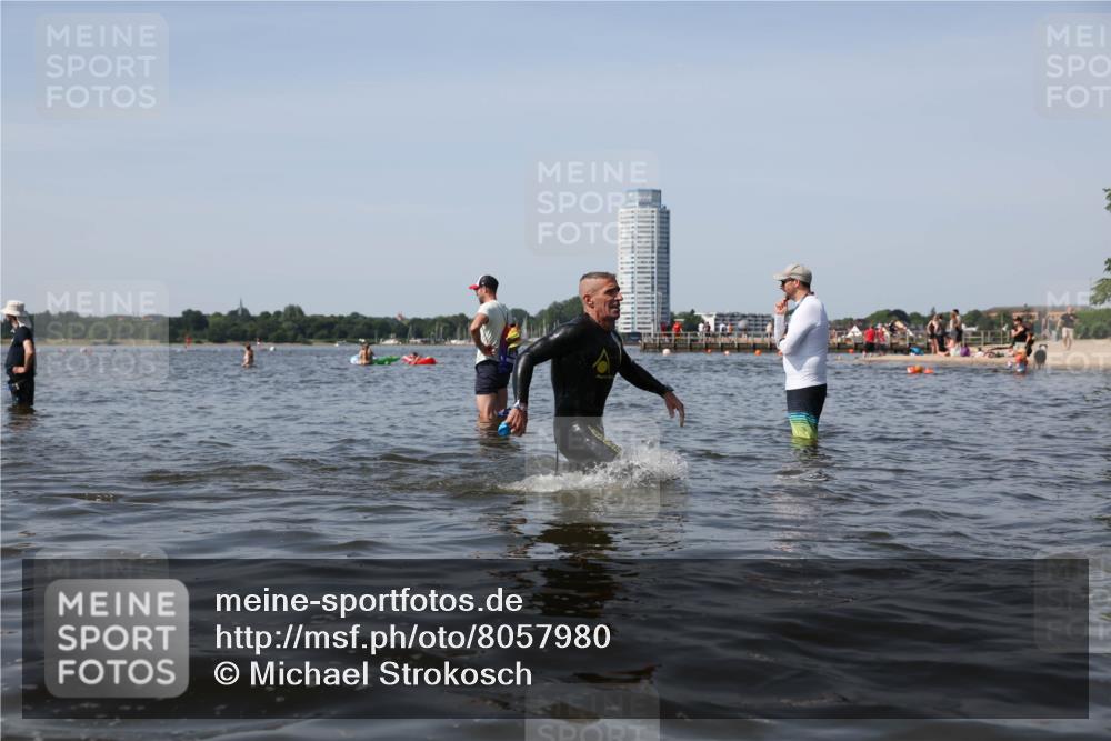 22.06.2025 - Viking Triathlon Michael Strokosch http://msf.ph/oto/8057980 22.06.2025 10:40:09 Schwimmen 248, 379, 394, 487, 538, 553 meine-sportfotos.de