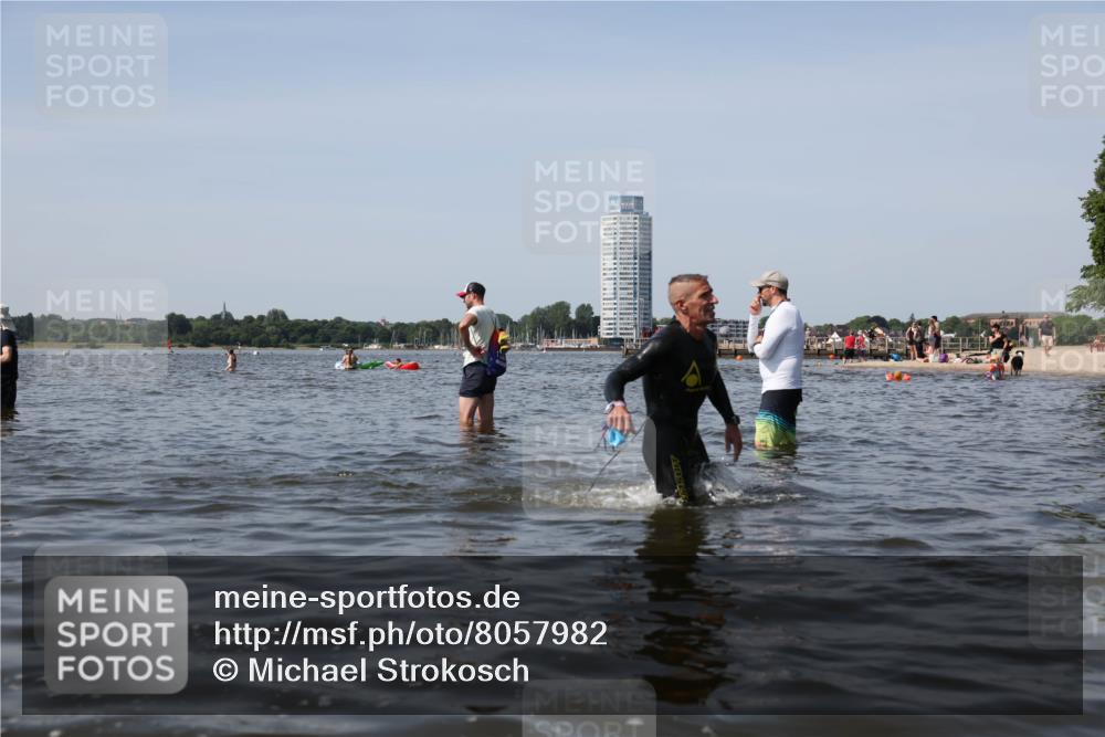 22.06.2025 - Viking Triathlon Michael Strokosch http://msf.ph/oto/8057982 22.06.2025 10:40:09 Schwimmen 248, 379, 394, 487, 538, 553 meine-sportfotos.de