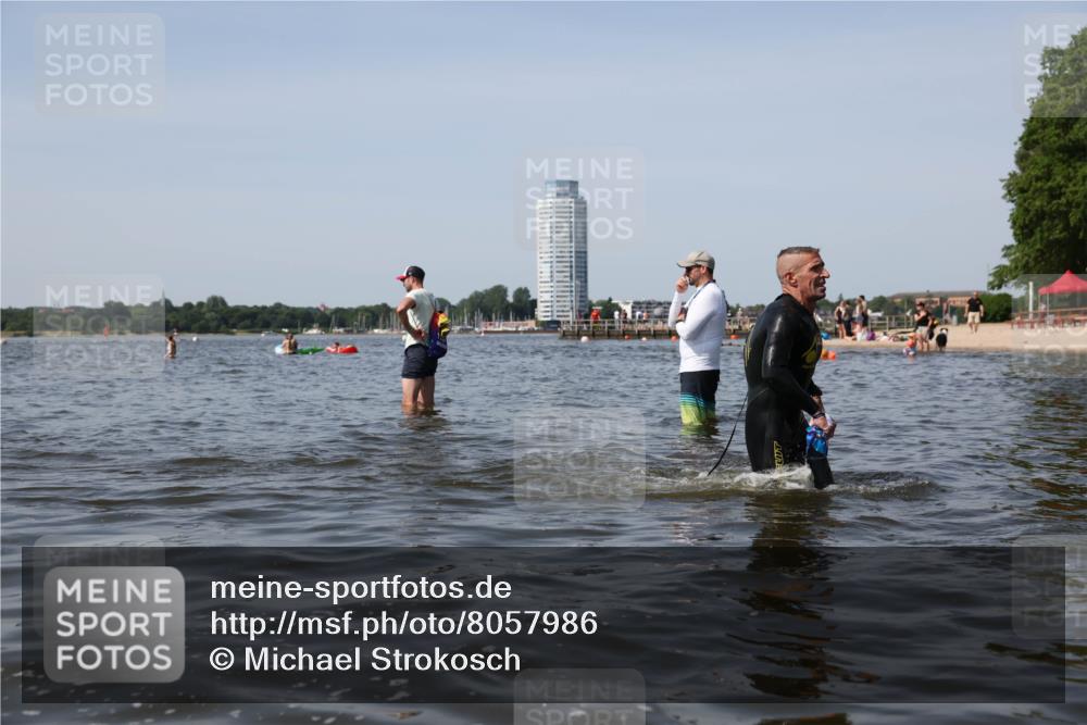 22.06.2025 - Viking Triathlon Michael Strokosch http://msf.ph/oto/8057986 22.06.2025 10:40:10 Schwimmen 248, 379, 394, 487, 538, 553 meine-sportfotos.de