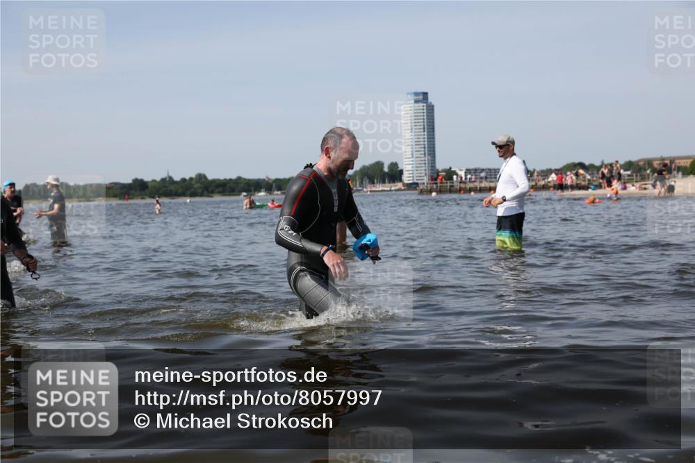 22.06.2025 - Viking Triathlon Michael Strokosch http://msf.ph/oto/8057997 22.06.2025 10:40:15 Schwimmen 248, 375, 379, 385, 394, 487, 517, 538, 553 meine-sportfotos.de