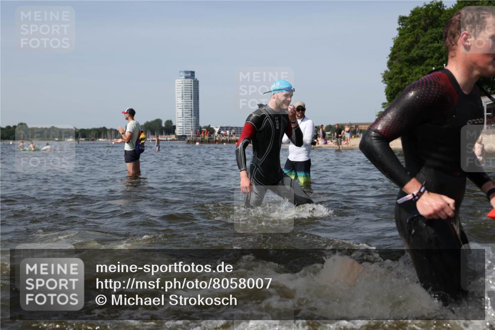 22.06.2025 - Viking Triathlon Michael Strokosch http://msf.ph/oto/8058007 22.06.2025 10:37:48 Schwimmen 146, 163, 177, 245, 335, 396, 411, 433, 506, 614, 619, 645 meine-sportfotos.de