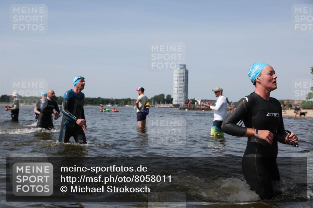 22.06.2025 - Viking Triathlon Michael Strokosch http://msf.ph/oto/8058011 22.06.2025 10:40:18 Schwimmen 248, 375, 379, 385, 394, 487, 511, 517, 553 meine-sportfotos.de