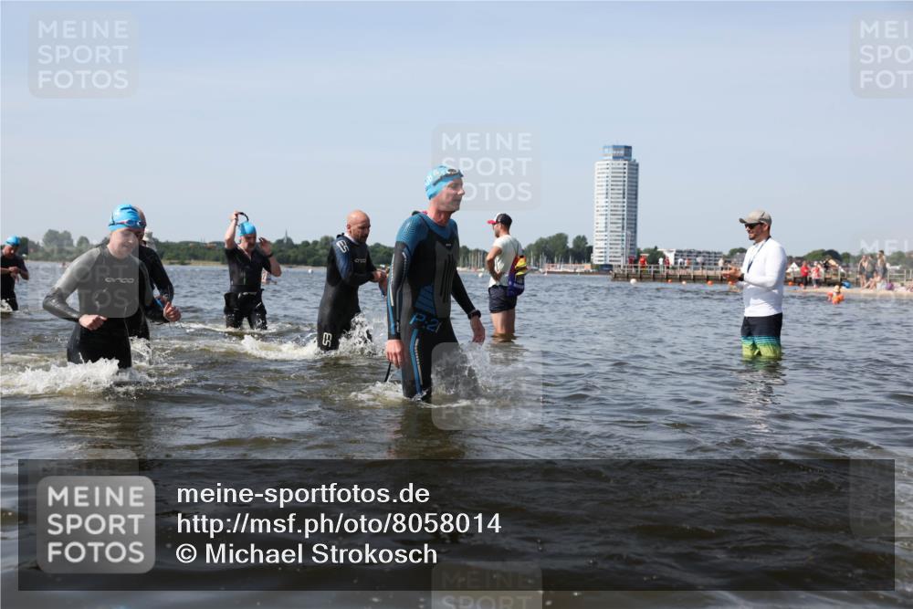 22.06.2025 - Viking Triathlon Michael Strokosch http://msf.ph/oto/8058014 22.06.2025 10:40:19 Schwimmen 248, 254, 375, 379, 385, 394, 487, 511, 517, 553 meine-sportfotos.de