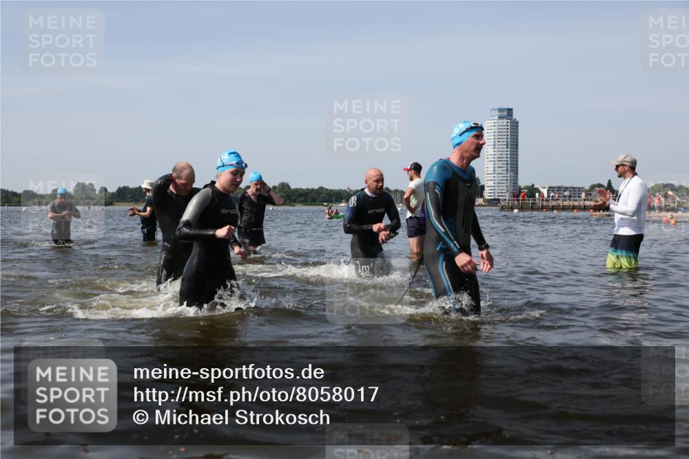 22.06.2025 - Viking Triathlon Michael Strokosch http://msf.ph/oto/8058017 22.06.2025 10:40:20 Schwimmen 248, 254, 375, 379, 385, 394, 487, 511, 517, 553 meine-sportfotos.de
