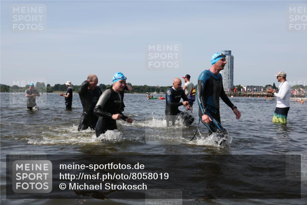 22.06.2025 - Viking Triathlon Michael Strokosch http://msf.ph/oto/8058019 22.06.2025 10:40:20 Schwimmen 248, 254, 375, 379, 385, 394, 487, 511, 517, 553 meine-sportfotos.de