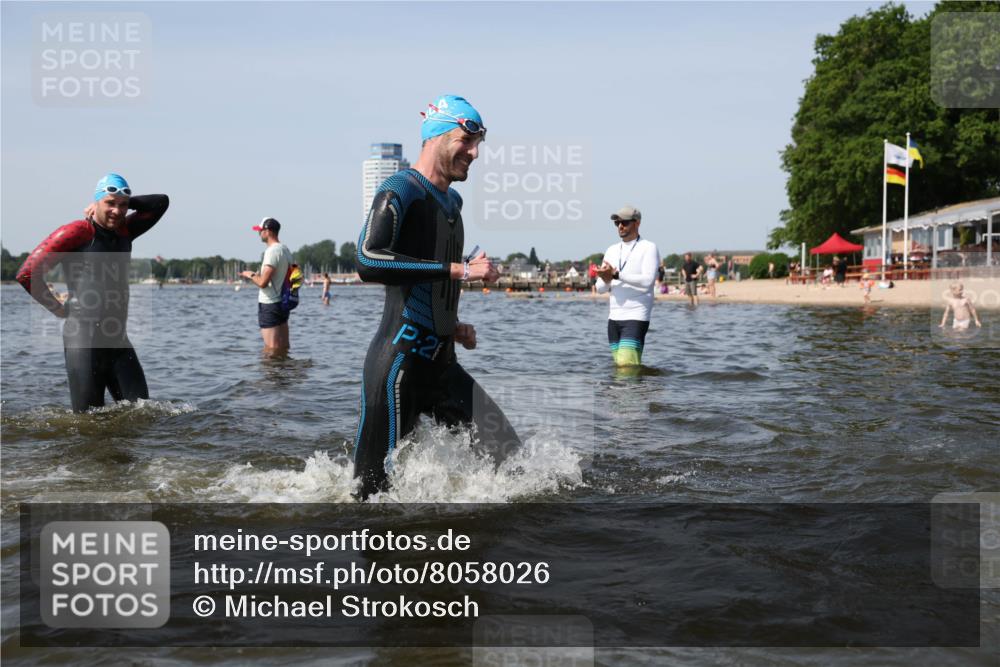 22.06.2025 - Viking Triathlon Michael Strokosch http://msf.ph/oto/8058026 22.06.2025 10:37:51 Schwimmen 146, 335, 396, 411, 433, 506, 619, 645 meine-sportfotos.de