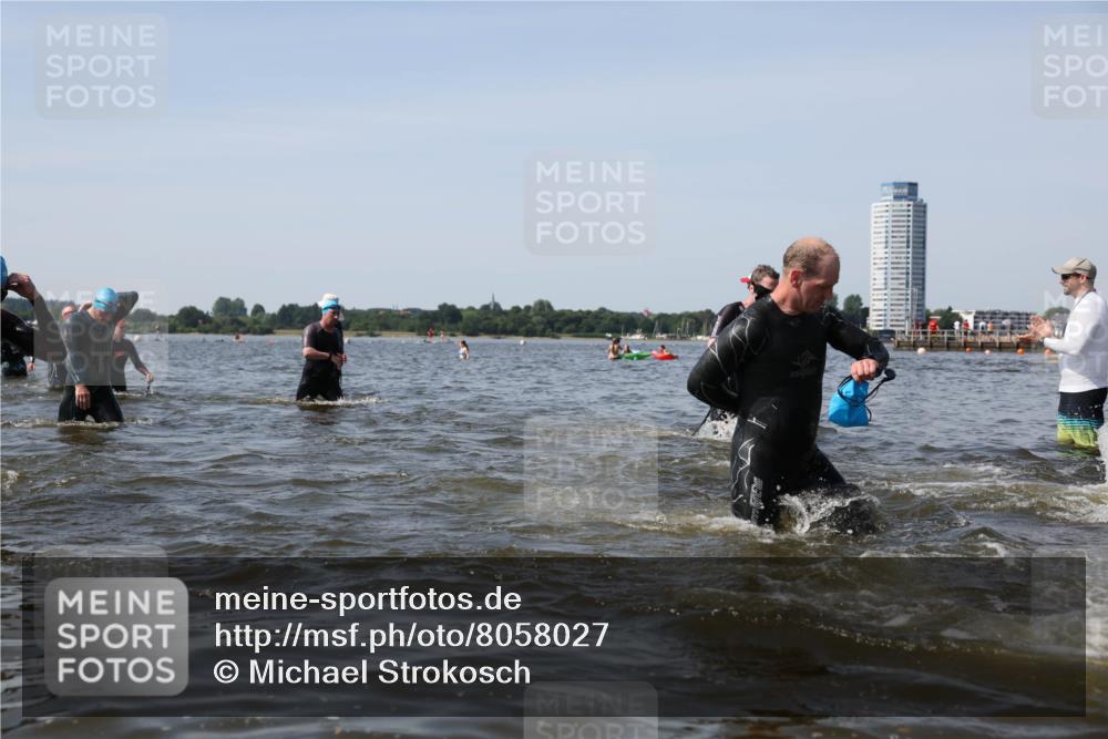 22.06.2025 - Viking Triathlon Michael Strokosch http://msf.ph/oto/8058027 22.06.2025 10:40:22 Schwimmen 44, 228, 254, 291, 375, 379, 385, 394, 487, 511, 517, 553 meine-sportfotos.de