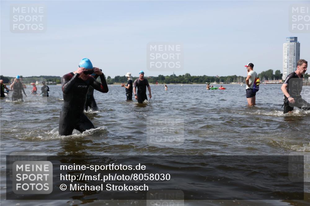 22.06.2025 - Viking Triathlon Michael Strokosch http://msf.ph/oto/8058030 22.06.2025 10:40:23 Schwimmen 44, 228, 254, 275, 291, 375, 379, 385, 394, 487, 511, 514, 517, 553, 556 meine-sportfotos.de