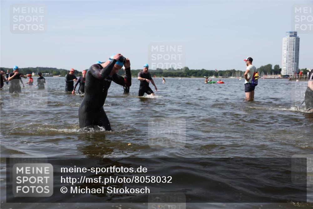 22.06.2025 - Viking Triathlon Michael Strokosch http://msf.ph/oto/8058032 22.06.2025 10:40:23 Schwimmen 44, 228, 254, 275, 291, 375, 379, 385, 394, 487, 511, 514, 517, 553, 556 meine-sportfotos.de