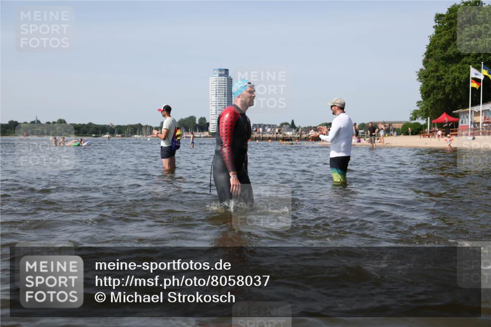 22.06.2025 - Viking Triathlon Michael Strokosch http://msf.ph/oto/8058037 22.06.2025 10:37:52 Schwimmen 146, 335, 396, 411, 433, 506, 619, 645 meine-sportfotos.de