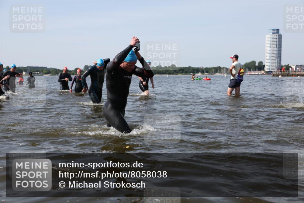 22.06.2025 - Viking Triathlon Michael Strokosch http://msf.ph/oto/8058038 22.06.2025 10:40:24 Schwimmen 44, 228, 254, 275, 291, 375, 379, 385, 394, 487, 511, 514, 517, 553, 556 meine-sportfotos.de