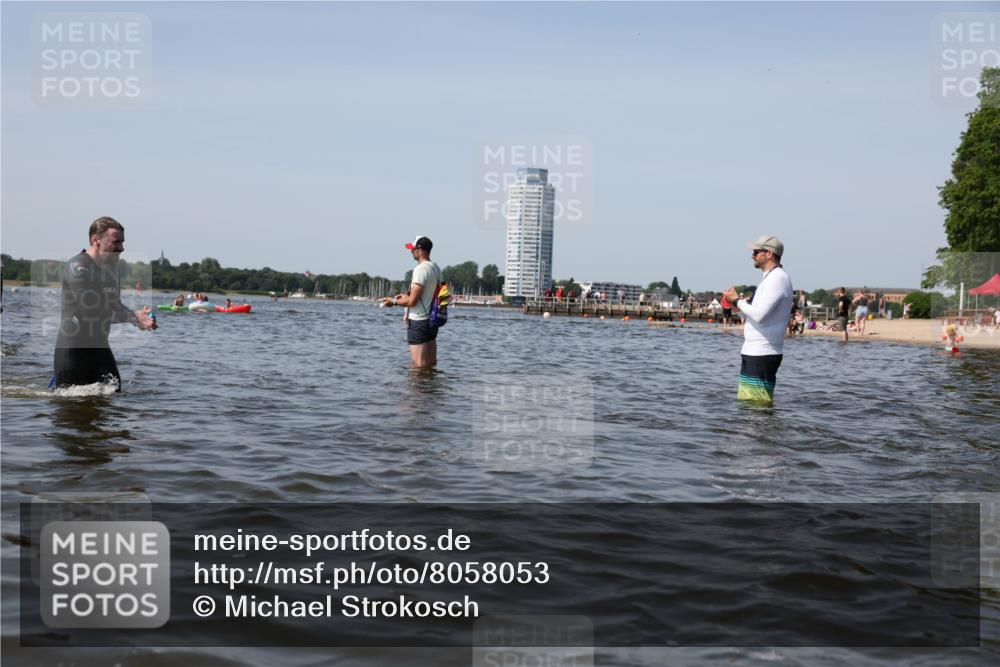 22.06.2025 - Viking Triathlon Michael Strokosch http://msf.ph/oto/8058053 22.06.2025 10:38:02 Schwimmen 72, 146, 179, 191, 335 meine-sportfotos.de
